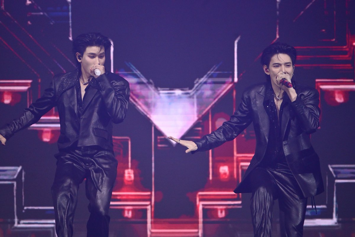 MchoiceTH's tweet photo. Performance show at Mchoice &amp; Mint awards 2026

[DAOU x OFFROAD] - จังหวะหัวใจ (Original song from Bie Sukrit)

@oueiija @TOTOGABACK

#DAOU #OFFROAD
#MchoiceMintAwards2026 #MchoiceMintatICONSIAM
#MchoiceTH #MintAwards2026 #MintMagTH https://t.co/8eka3SwRS0