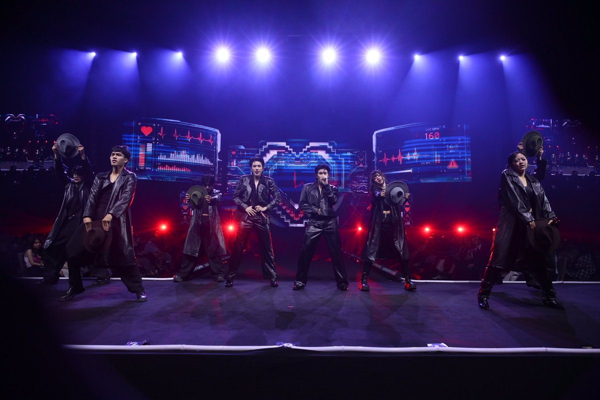 MchoiceTH's tweet photo. Performance show at Mchoice &amp; Mint awards 2026

[DAOU x OFFROAD] - จังหวะหัวใจ (Original song from Bie Sukrit)

@oueiija @TOTOGABACK

#DAOU #OFFROAD
#MchoiceMintAwards2026 #MchoiceMintatICONSIAM
#MchoiceTH #MintAwards2026 #MintMagTH https://t.co/8eka3SwRS0