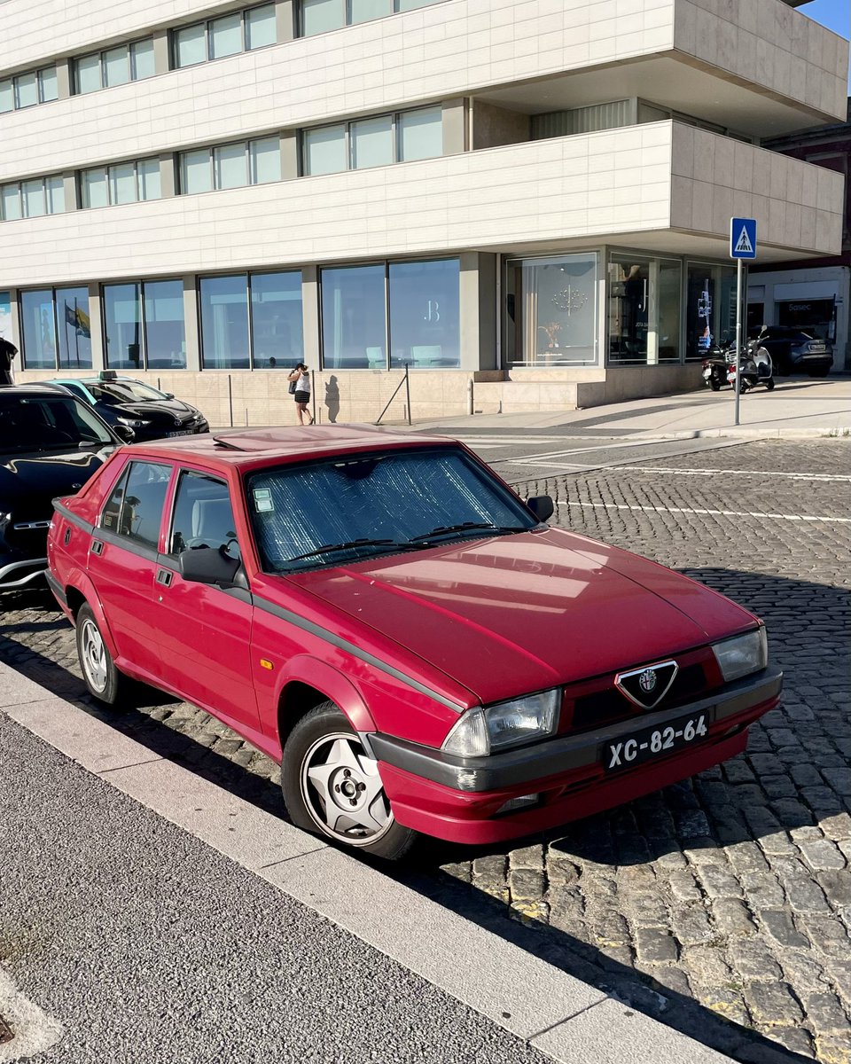 TimPollardCars's tweet photo. Modern classics of Porto: some ’80s, ’90s and ’00s crackers still in daily use in the September sunshine  😎  🙌 https://t.co/t5LgLbIb5t