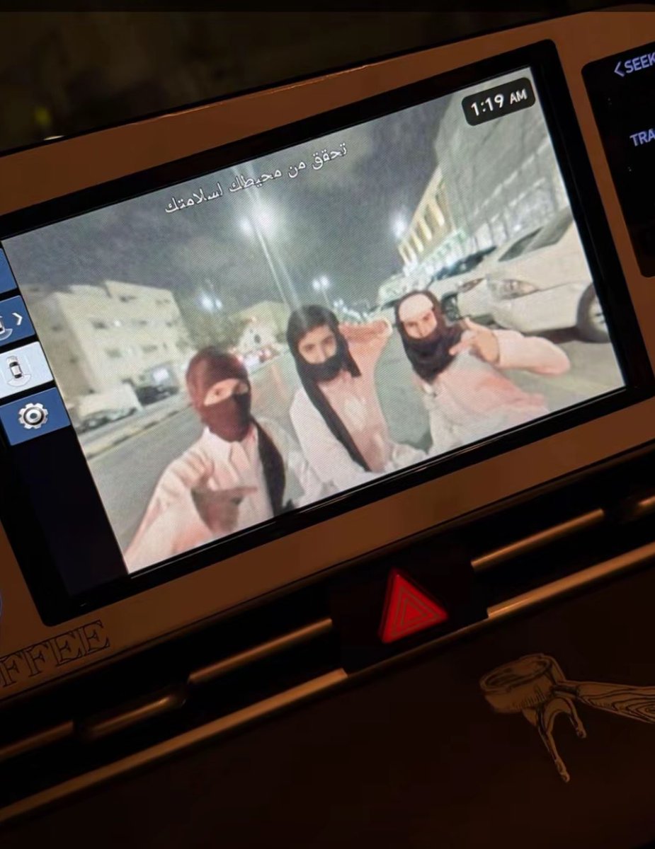 Dfwoexx's tweet photo. مين بكمي نفسي يحي اخوياه الي يلبسون شال 😾 https://t.co/07vykZrORy
