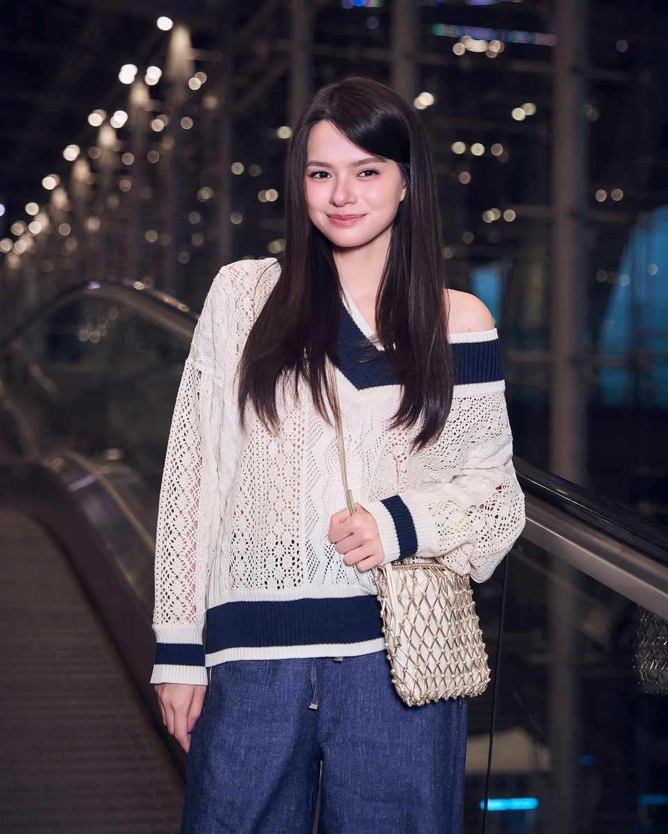 beckyfanclub05's tweet photo. 📸💜: harpersbazaarhk

Rebecca Armstrong @AngelssBecky was spotted at Bangkok Airport, en route to Hong Kong to attend tomorrow's @maxandco MAX&amp;Co. Autumn/Winter 2026 event

#maxandco #beckysangels
#BeckyArmstrong #BeckyEntertainment https://t.co/io1wAZOVHG