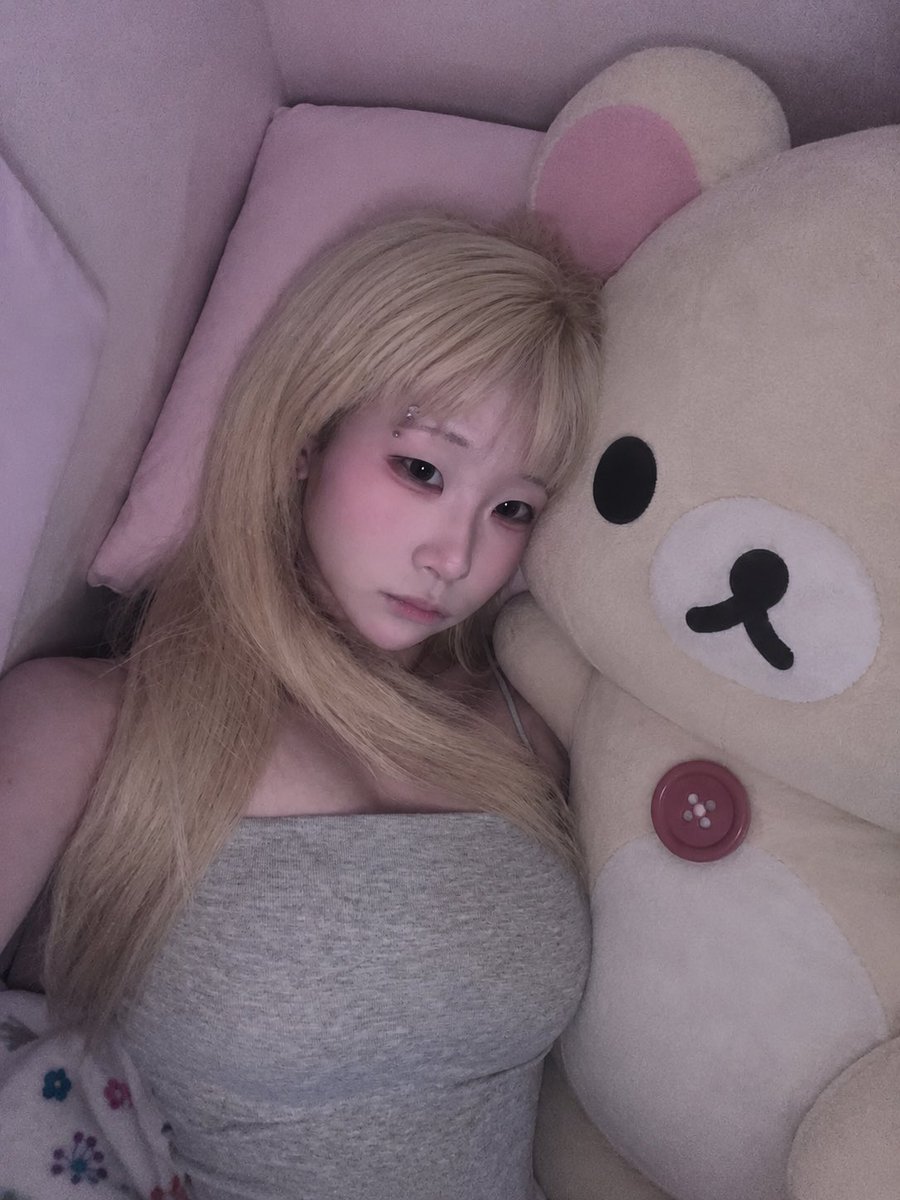 _l0ee's tweet photo. #wlw #트친소 #일상계_𝕏친소 https://t.co/MhfpL7VEE5