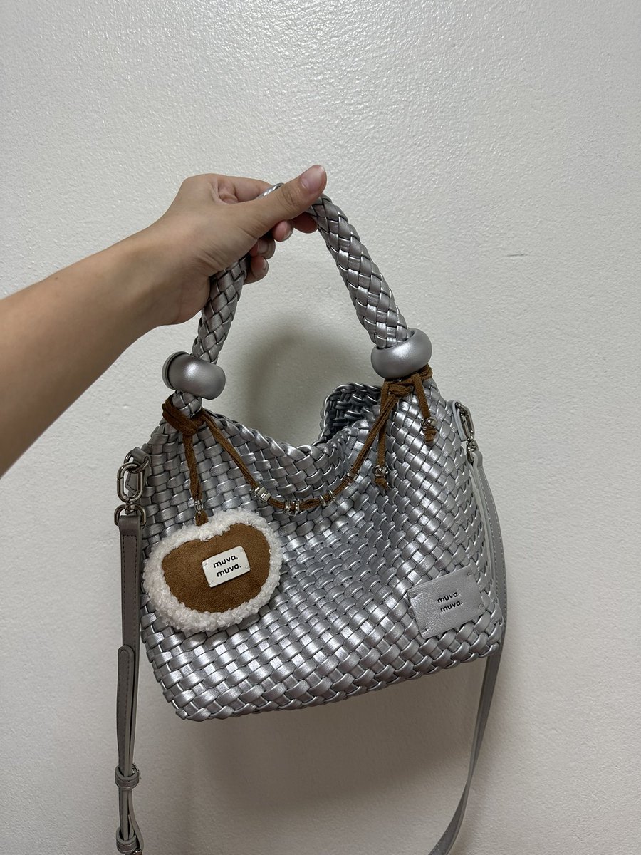 somoung_'s tweet photo. #ส่งต่อmuva แถมชาร์ม มีถุงผ้า ไม่มีกล่อง สภาพดี ไม่มีตำหนิ ใช้ไป3ครั้งถ้วน 1,390บาท ส่งฟรีค่ะ

#ส่งต่อกระเป๋า #ส่งต่อ #muva #ส่งต่อกระเป๋าmerge #ส่งต่อกระเป๋าmuva #กระเป๋ามือสอง https://t.co/mDn2sjTcfp