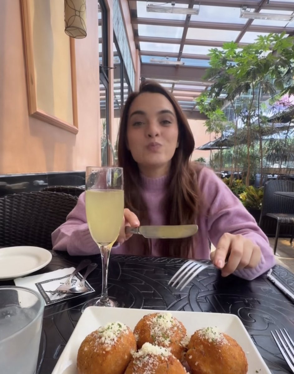 Scarletgrbr's tweet photo. Anyone who knows me knows perfectly well that food is my happy place 🤍😌
Gracias guapísimo 💋 
@DereckRuthtt https://t.co/zcGXpCTdPz