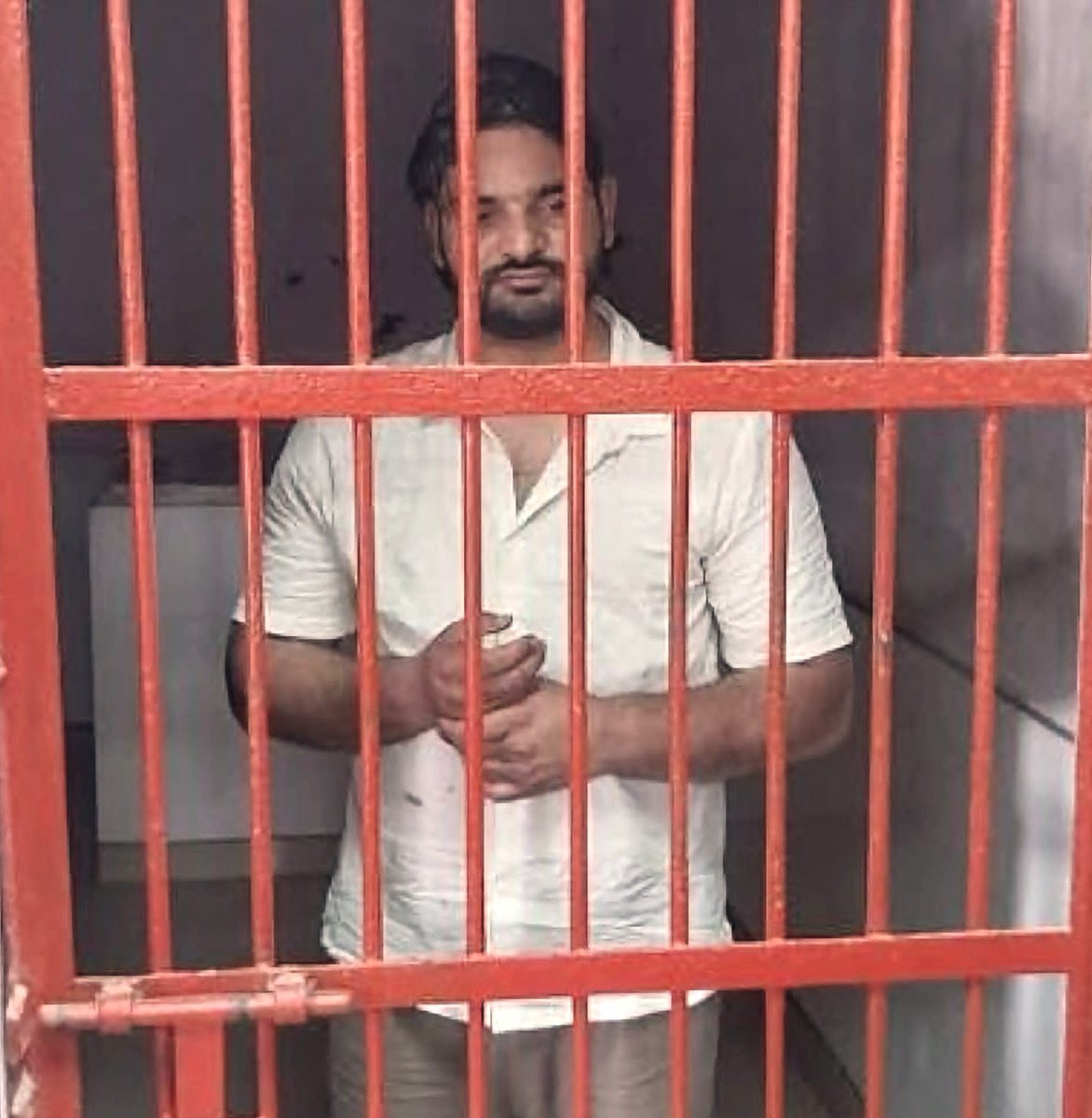 iamharunkhan's tweet photo. Ghaziabad influencer Haji Salman was allegedly attacked in jail.

Matter came out after his wife Mehak met him.

He was arrested over objectionable comments against BJP MLA Nandkishore Gurjar.

Cases of assault, extortion, threat, harassment and POCSO are registered against him. https://t.co/IiWFENpQqf
