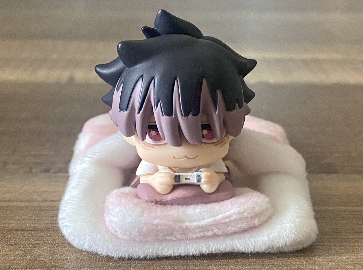 SekaijuNo8's tweet photo. seriaのミニチュアお布団がおねむたんにぴったりサイズ🫶
ピンク､黄色､水色､黄緑の4色だった
あと紫と赤と白があれば全員分のカラーが揃うんだけどな😚 https://t.co/5ZDq48vQgX
