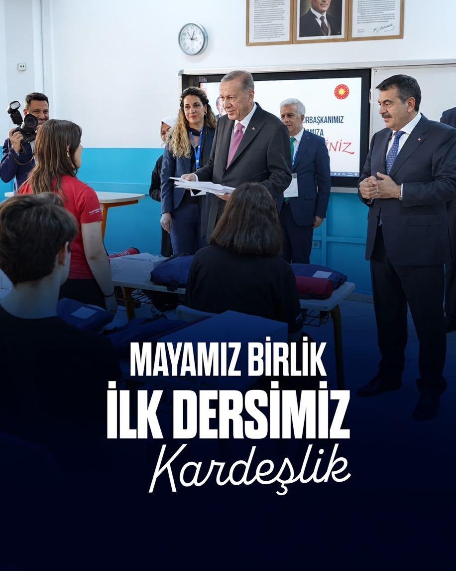 Bitlis_Mem's tweet photo. Mayamız Birlik, İlk Dersimiz Kardeşlik

Kardeşlik, okul sıralarında kurulan dostluklarla büyür; sevgi, saygı ve dayanışmayla geleceğe taşınır. Birlikte öğreniyor, kardeşçe büyüyoruz.

#ilkdersimizkardeşlik
@tcmeb @Yusuf__Tekin @BitlisValiligi @TayfunOzyolcu https://t.co/qjl6ha53Fj