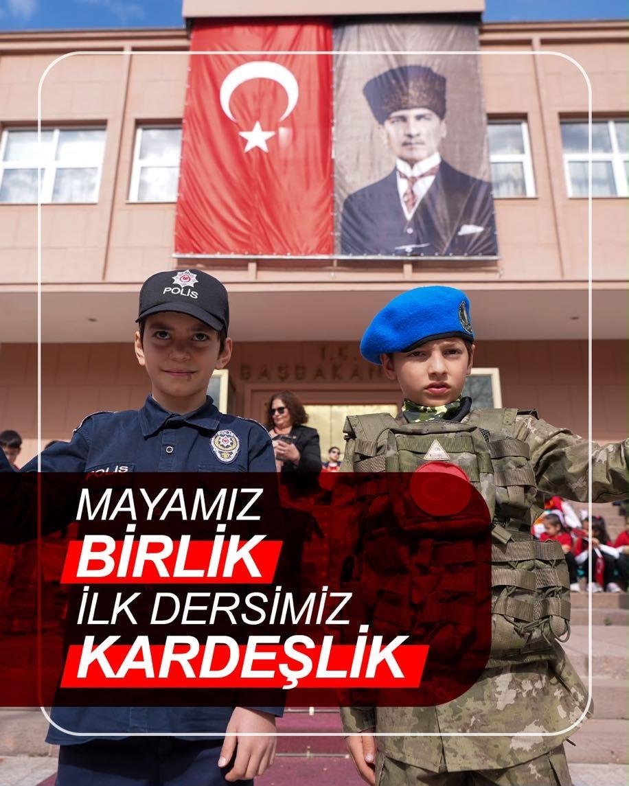 Bitlis_Mem's tweet photo. 🤝 Bir okul, binlerce umut, tek yürek.

🤝 Mayamız Birlik, İlk Dersimiz Kardeşlik.
#ilkdersimizkardeşlik

@tcmeb @Yusuf__Tekin @BitlisValiligi @TayfunOzyolcu https://t.co/JehNjJMT6G