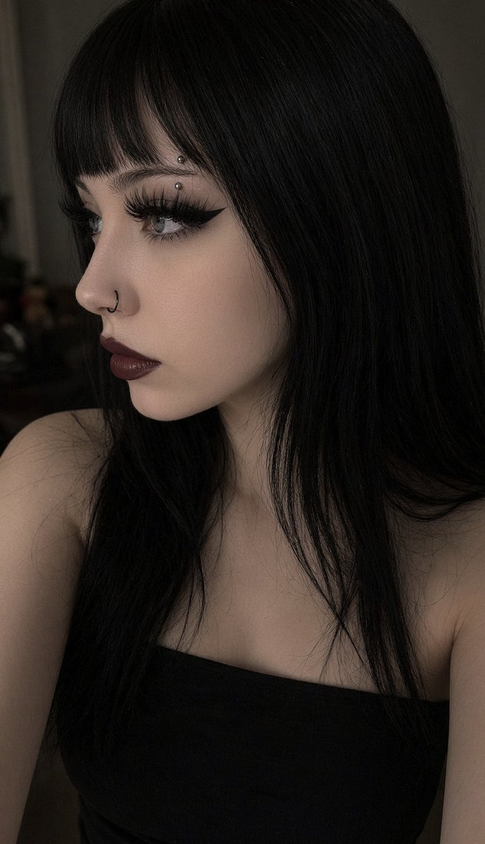 q1exis_'s tweet photo. #goth #alt https://t.co/mtlS1mXPWD