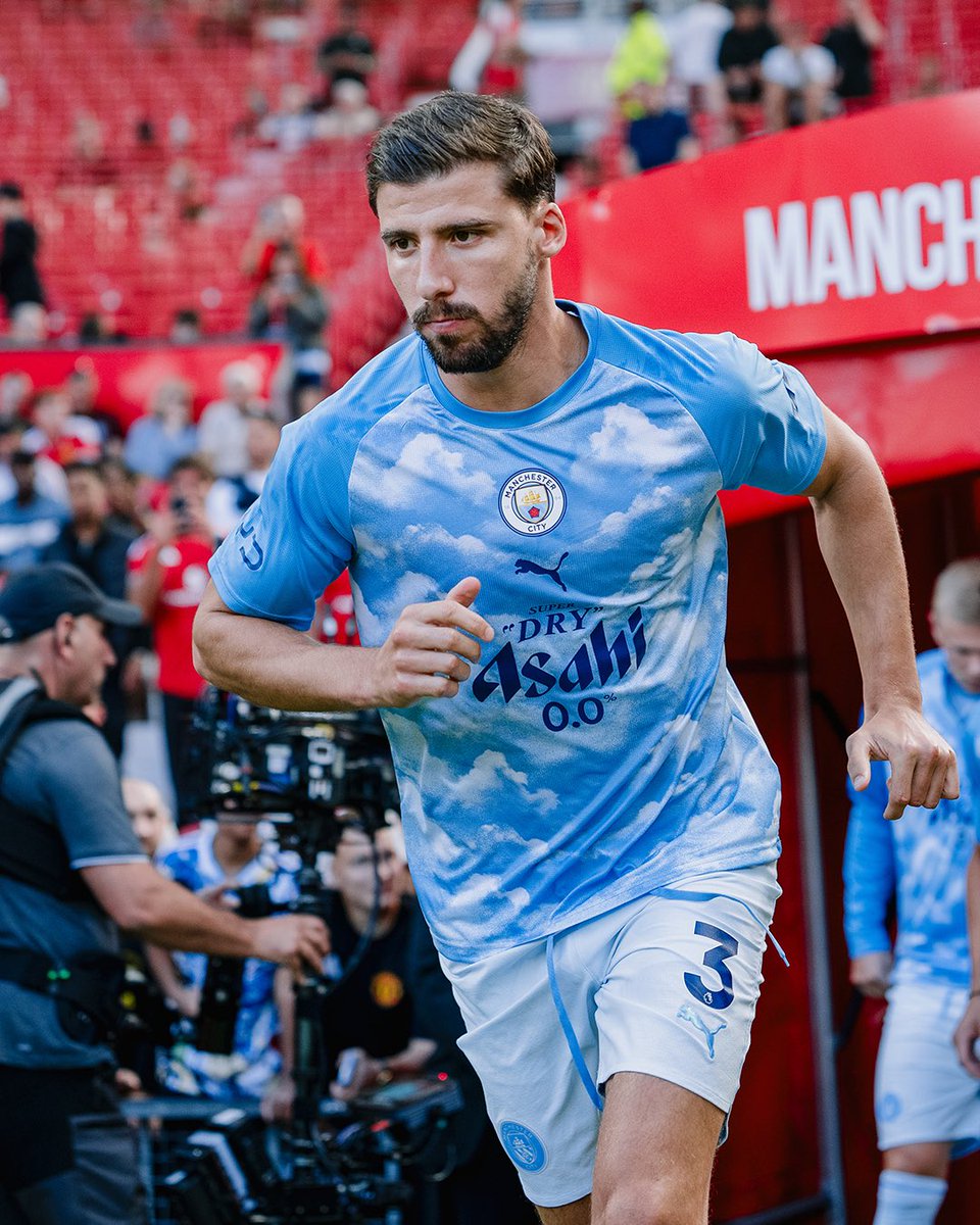Jonschalke99's tweet photo. Rúben Dias has been on a different level this season. 🧱🔥 Defensive masterclass, game after game. Absolute monster. 🇵🇹🩵 https://t.co/Rvp13EUlNz