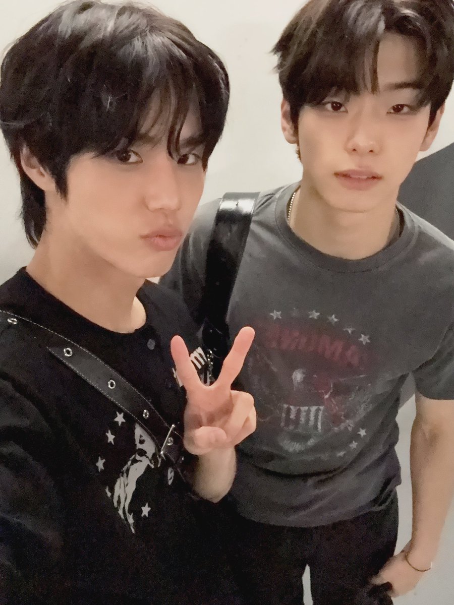82Message's tweet photo. [#킹왕짱_사랑해]
막둥이 생일 축하해🎉🎉 형들이 항상 사랑한다🖤 앞으로도 잘 부탁해😊

#82MAJOR #82메이저 #에이티투메이저
#황성빈 #HWANGSEONGBIN https://t.co/mSUmrb0lal