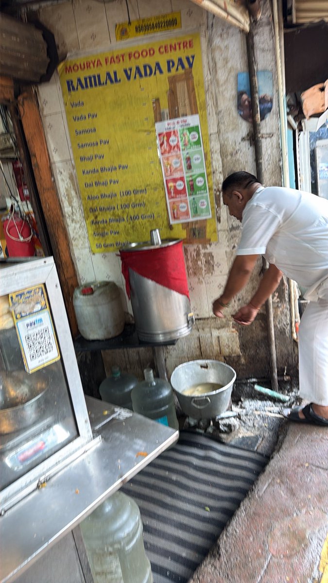 karthikknph's tweet photo. @Tukaram_IndIAS @mybmcWardPN @fssaiindia  sir quality of oil 65 rs per litre  is just way too bad for our health people are ignorant please help
Kandivali west near sona talkies Kandivali west station  akansha arcade https://t.co/sVDrEVmH7m