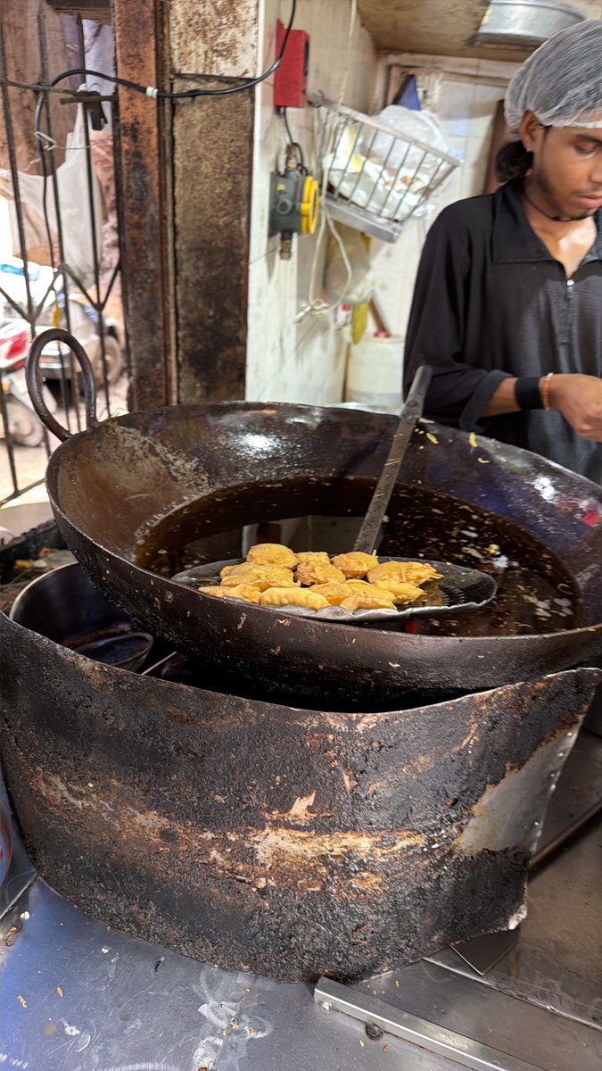 karthikknph's tweet photo. @Tukaram_IndIAS @mybmcWardPN @fssaiindia  sir quality of oil 65 rs per litre  is just way too bad for our health people are ignorant please help
Kandivali west near sona talkies Kandivali west station  akansha arcade https://t.co/sVDrEVmH7m