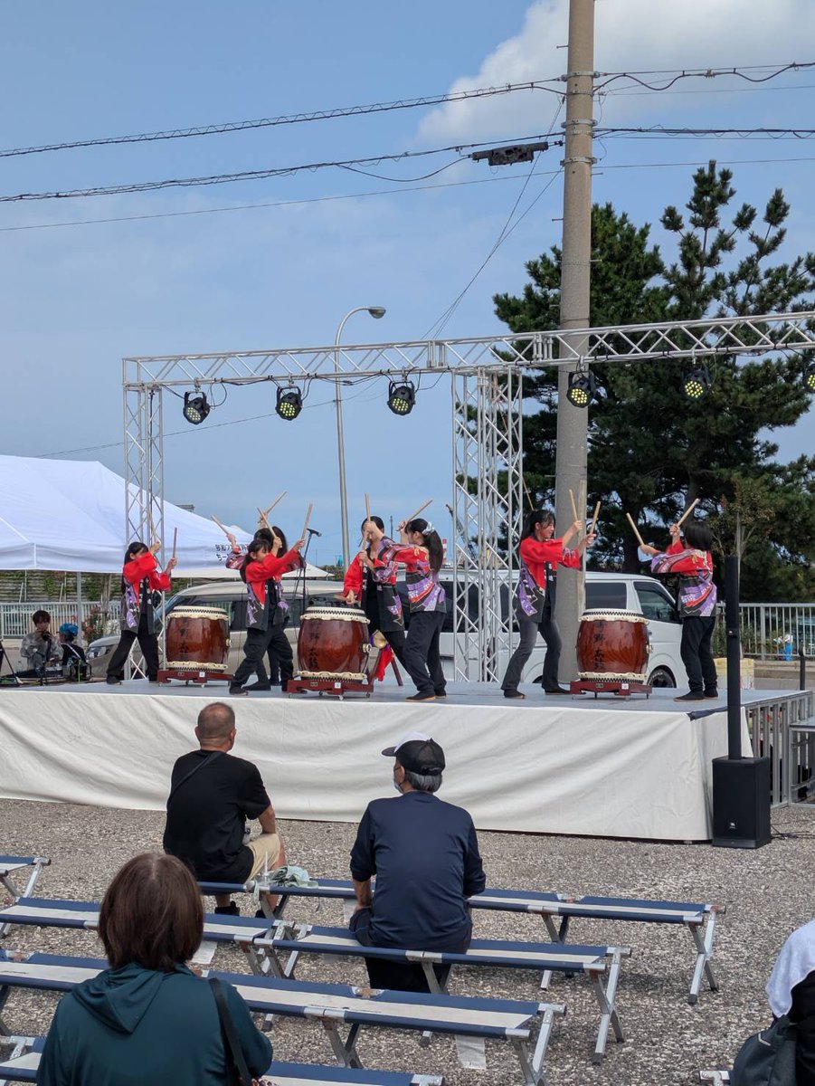 jweb3_npo's tweet photo. 輪島朝市復活のはじまり市に行ってきました。
その名の如く、ここがはじまり！
強い気持ちが伝わってくるイベントでした。

町野太鼓の子供達、ものすごく上手でびっくりだ！

#輪島朝市
#町野祭り太鼓 https://t.co/tNYITCGG9c