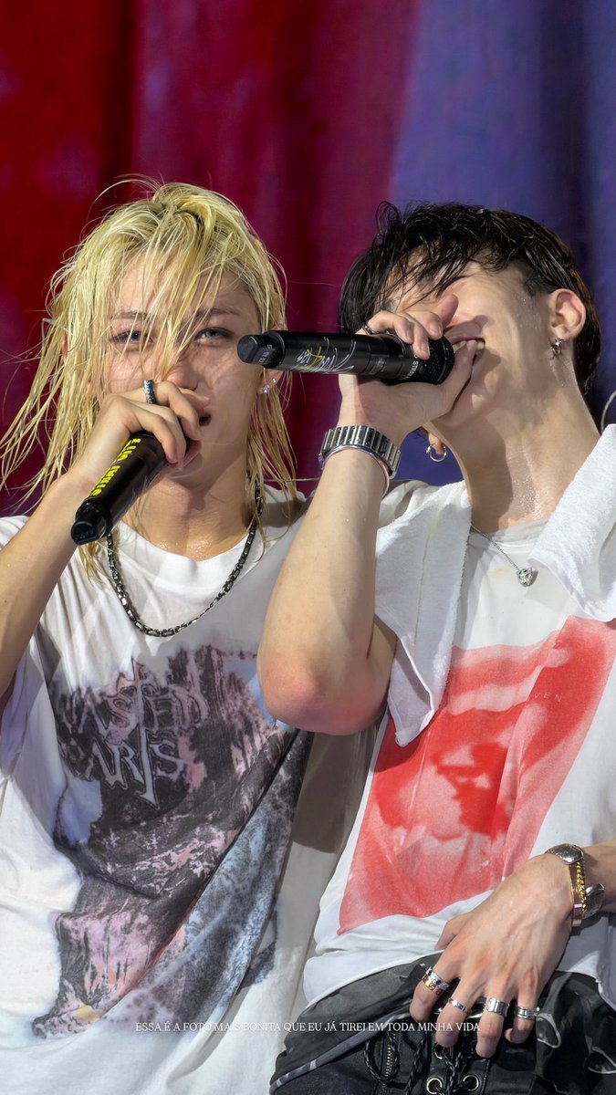 hyuneboks's tweet photo. I live for the different angles of this hyunlix moment🥹💘 https://t.co/9LuOVsjzOS