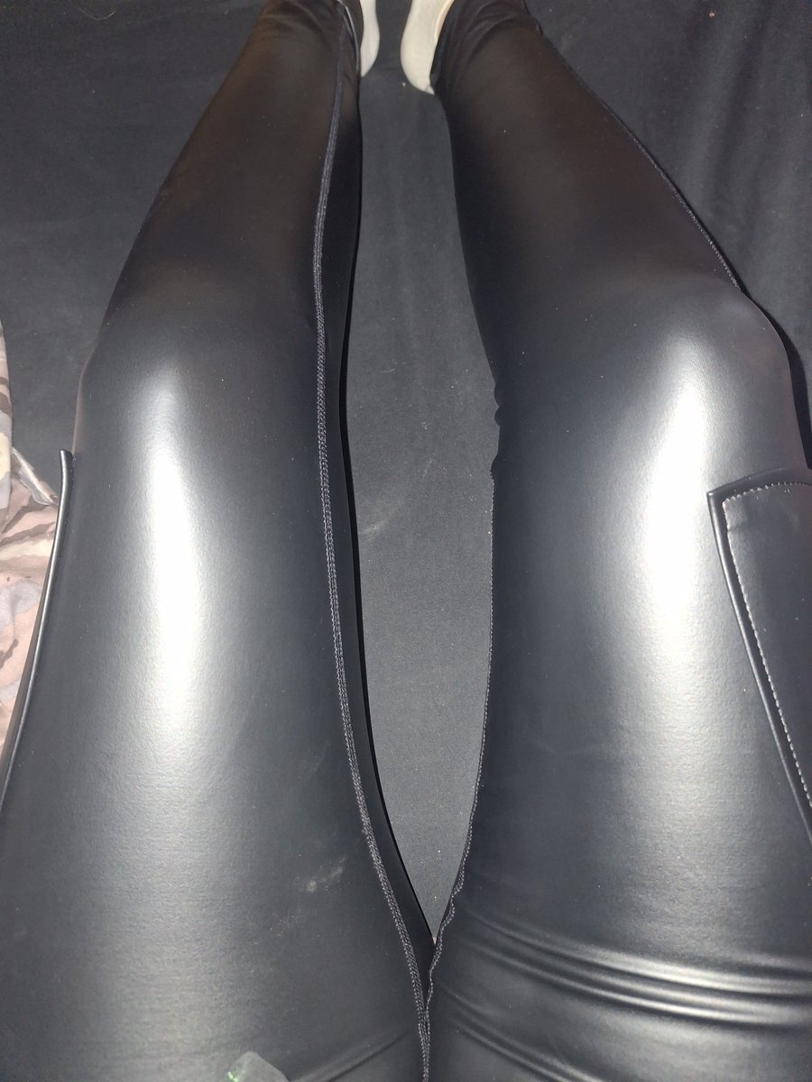 ChantalHa2002's tweet photo. Neue hose https://t.co/d8dQUQVnGC