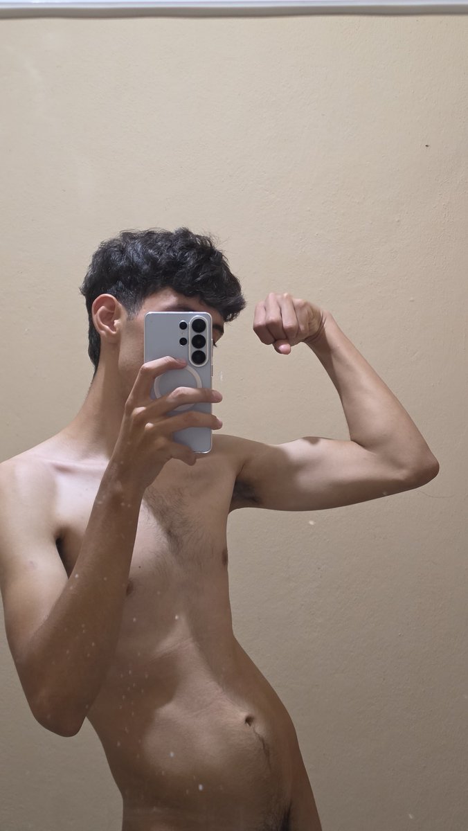 hoot_scoott's tweet photo. Vaya decepción mi bicep JAJAJA https://t.co/RQwkwbOFWR