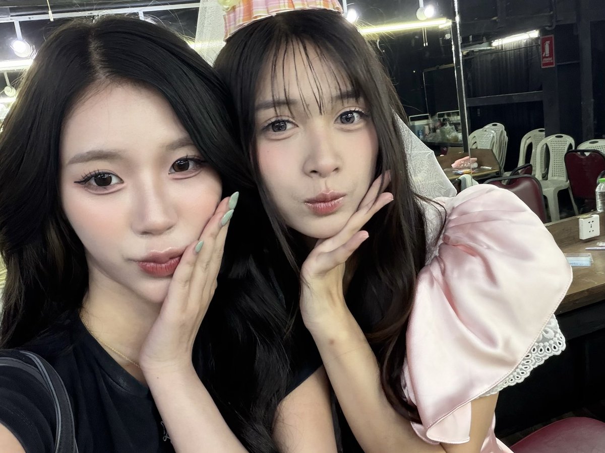 neniepcyyy's tweet photo. ภาพรวมเมื่อวานคับ ขอบคุณพิเอิร์ธพิหุ้บที่ชวนมาร้องมาเต้นคับ 🫶🏻 ดีใจมากๆที่ได้กลับมาขึ้นโชว์อีก ขอบคุณทั้งสองคนที่เมเนจเวลาให้ เพราะอยากขึ้นให้เพื่อนทั้งสองคนเลย มันเลือกไม่ได้ 🥲 รักและซัพพ้อตพวกเทอมากๆ เก่งทั้งคู่เลย ภูมิใจจจจ https://t.co/he0Rh9EBhp
