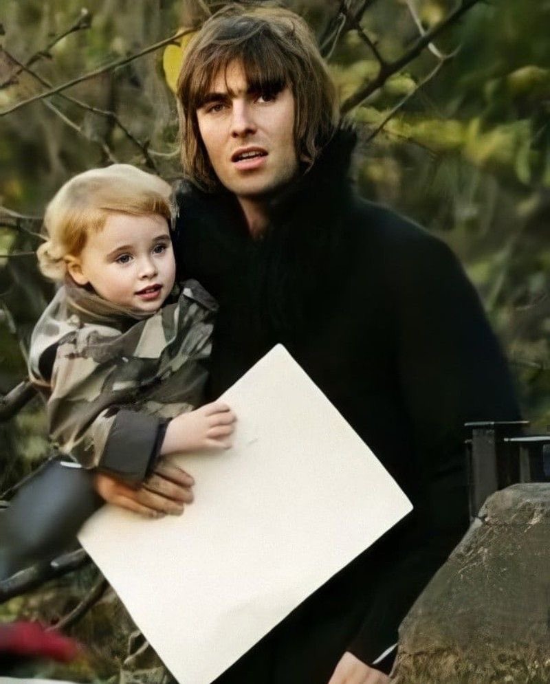 oasisfan0's tweet photo. “Liams a dilf” girl thats mommy… https://t.co/wsqZlMtlMl