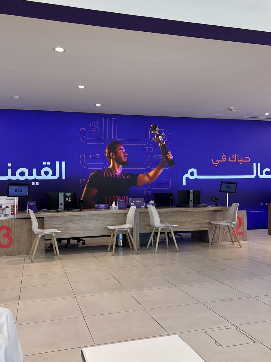 dh_89i's tweet photo. @stc_ksa انا بفرع تبوك حي المروج موظف واحد فقط ليه؟ وين الباقين والناس زحمه https://t.co/KsUIIASajr