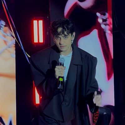 kezosan's tweet photo. gormemisin kamerasina arda bakmis gitmis pfp yapmis #NewProfilePic https://t.co/IEBFpoelyE