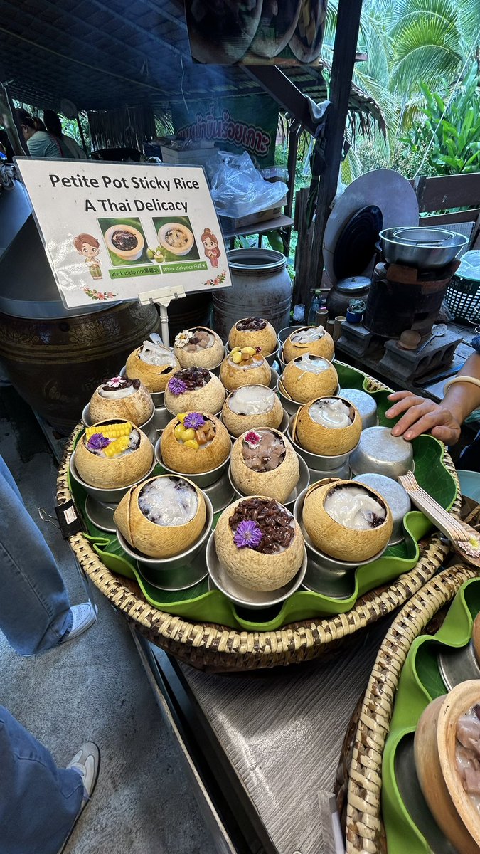 P4RNKUNG's tweet photo. @ตลาดน้ำบางใบไม้
,,,เติมไฟสักหน่อยนะ❤️🔥💡
,,,ของกินมันละลานตาสุดๆ
#ตลาดน้ำบางใบไม้ #สุราษฎร์ธานี #ชุมพร https://t.co/w8PBVqBCRg