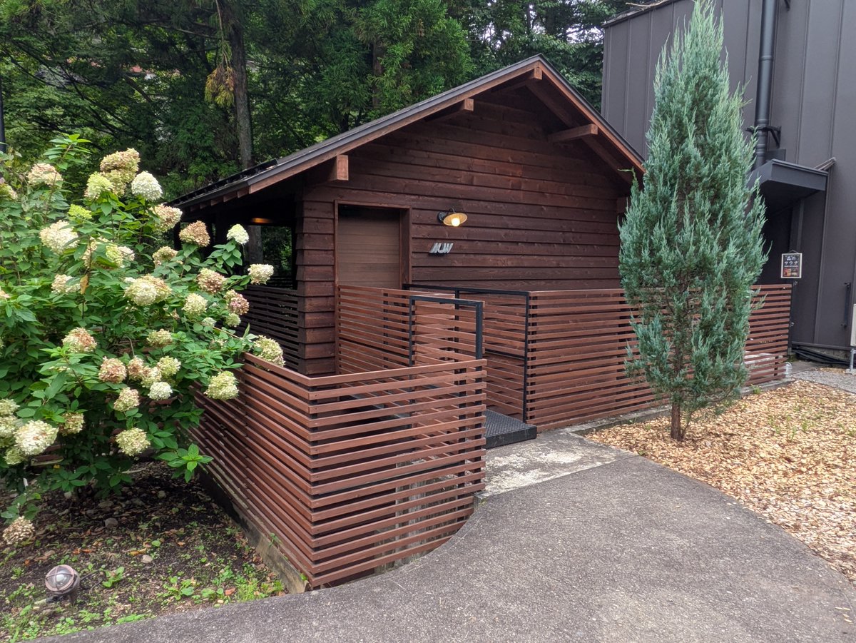 minamizaki's tweet photo. あなたに言いたいことがあったのでシマブルーに来ました。
お部屋の説明を聞いているときに「扉が2枚あって、1枚目入ったところが『中ひろっ！！』のところなので、写真撮ってください」って教えてくれる親切設計である。
旅ノートも先人の思い出が詰まってるので皆さんもぜひ��
#上伊那ぼたん https://t.co/SXL0YRrdfj