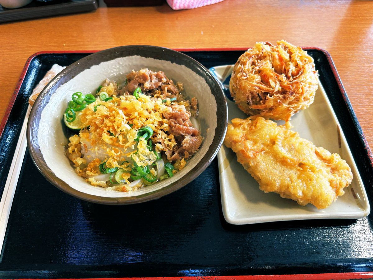 akapin_momy's tweet photo. 香川で最初に食べたのは讃岐うどん
今まで食べたうどんの中で一番コシが強くて美味しかった https://t.co/RCB4C6xIj9