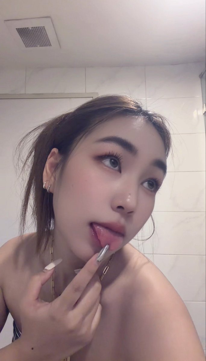 Niewnnn_'s tweet photo. 69 มั้ยคะ 😜💦

#กทม  #สุขุมวิท #ลายล้นมานี่มา https://t.co/j6Q52eTG2H