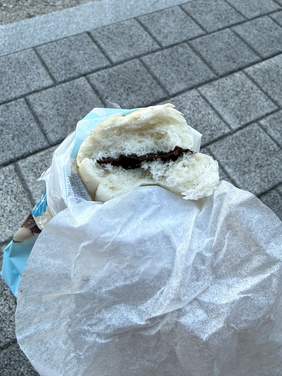 s_napark's tweet photo. 美味しそう！と思って買ったパンがカスカスなのは韓国あるある、、、、 https://t.co/hsgvZwiDM8