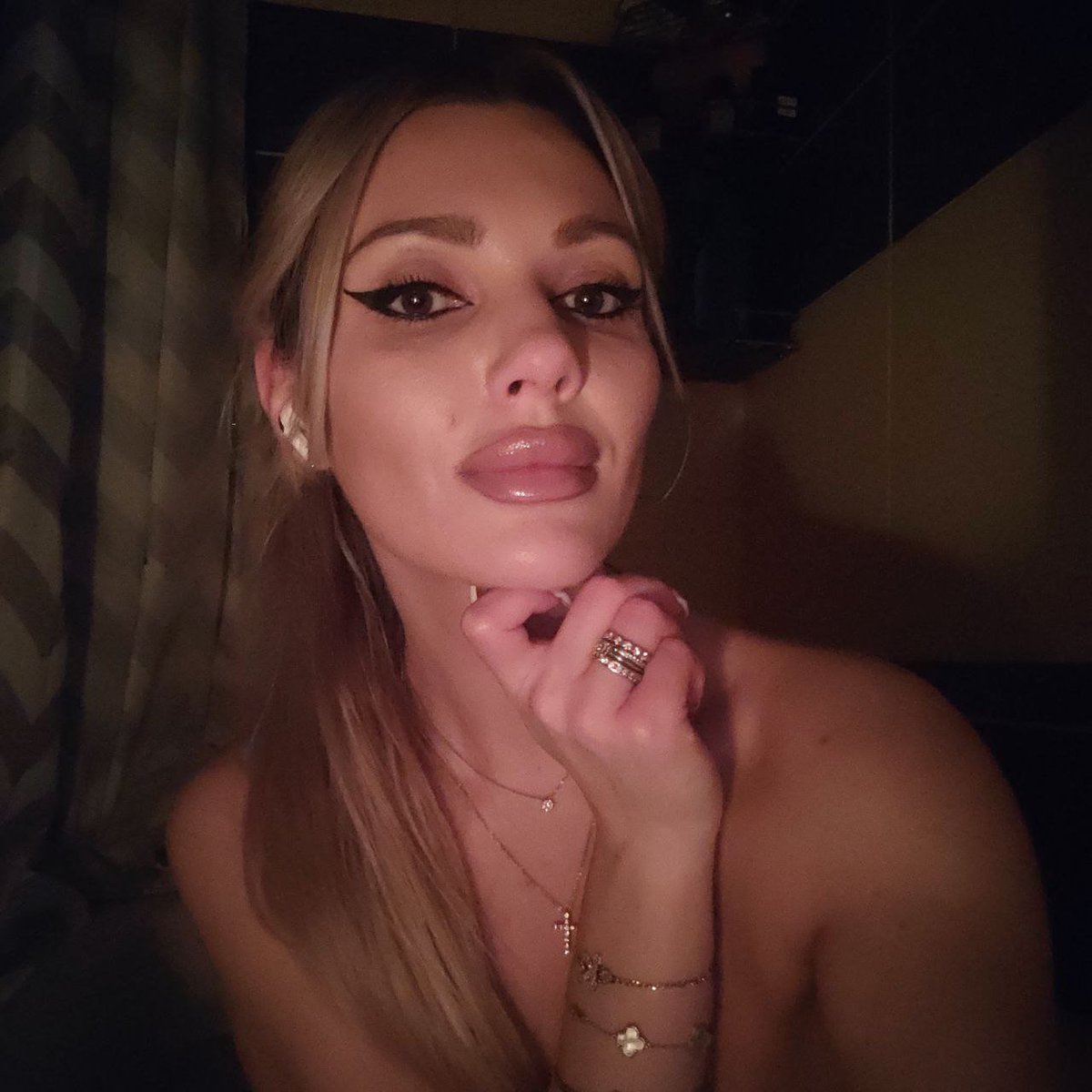 SkuMilf's tweet photo. before a blowjob❤️❤️❤️ https://t.co/PdWngaiYQu
