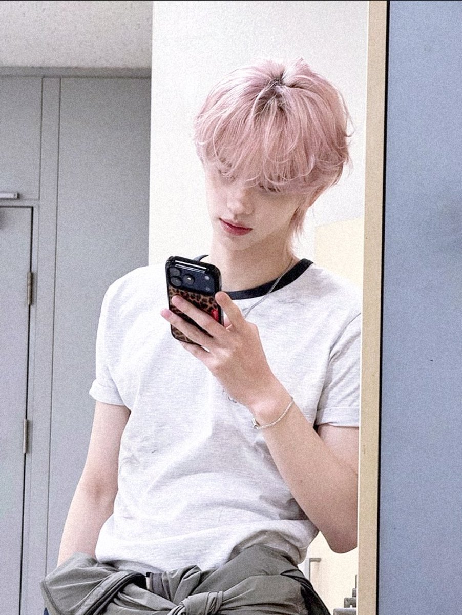 OLLIEOKI's tweet photo. ㅤㅤㅤㅤㅤㅤㅤㅤㅤㅤㅤㅤ𝜗ৎ https://t.co/f2UQefxmYc