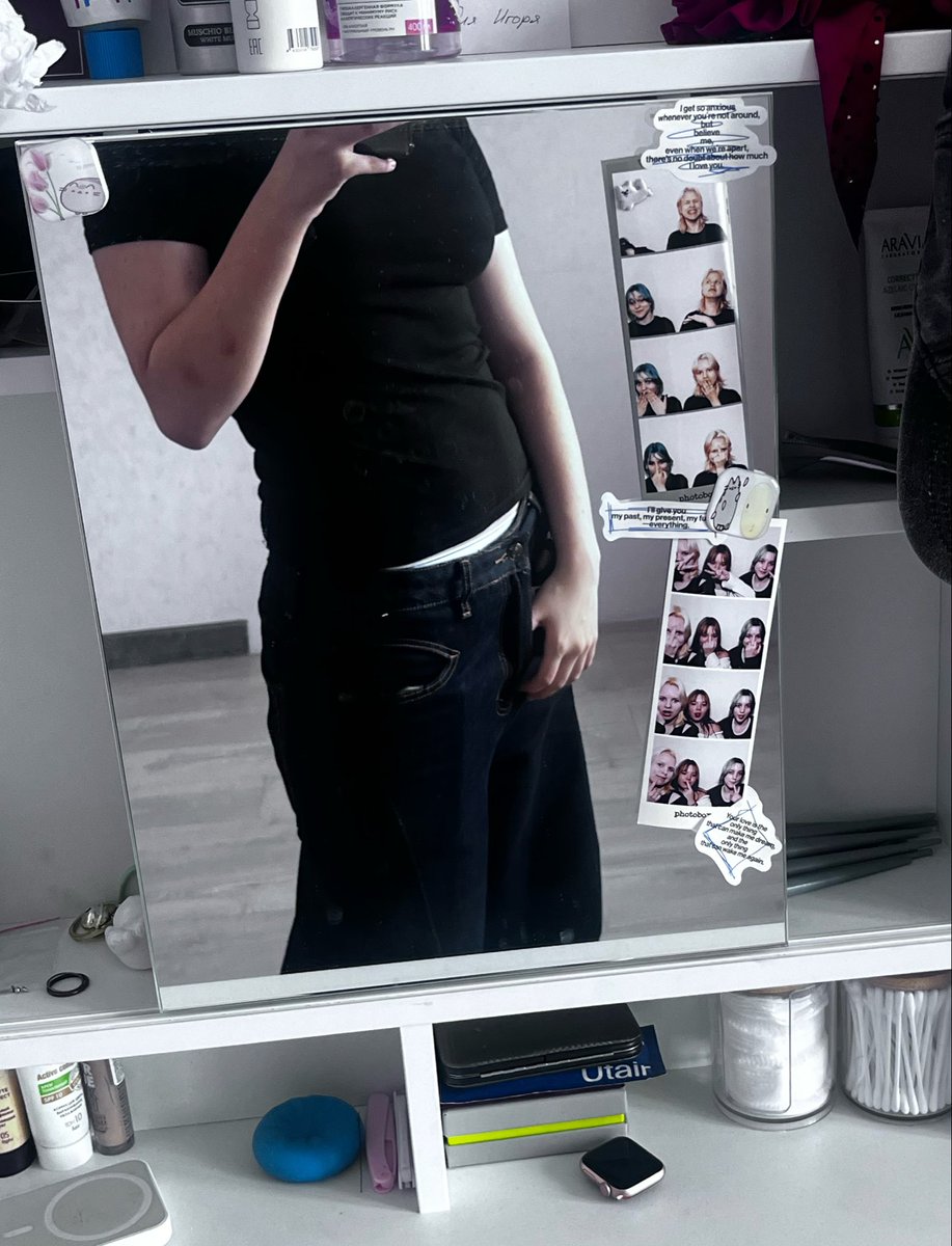 name0f2f's tweet photo. Через час в школу,я сижу читаю книгу и жду времени когда надо будет выходить(оцените образ пж) https://t.co/DMw83gLjge