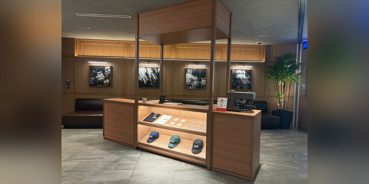 elegelacom's tweet photo. PATCH&amp;PLAY新宿店が東急ステイ新宿にオープン
9月18日プレオープン、9月29日グランドオープンを迎える刺繍とお直しのお店PATCH&amp;PLAY新宿店は、新宿の老舗ジャズ喫茶DUGとタイアップしたオリジナルワッペンを数量限定で販売します。
✨詳細はこちら👇
https://t.co/QlayKc3gRG https://t.co/8PvnY6eEZz