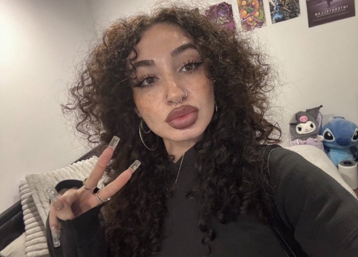 FallforValeria's tweet photo. Gonna start making you pay my fines for me https://t.co/61DFdLKiTi