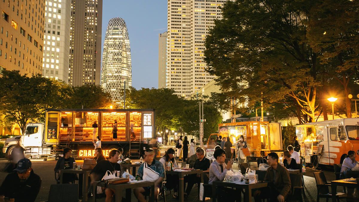 event_checker's tweet photo. 星空の下で映画を楽しむ3日間🎬 

「新宿パークシネマフェスティバル」開催

ニュー・シネマ・パラダイス
ラ・ラ・ランド
シング・ストリート を日替わりで上映

上映前の音楽ライブや
映画にちなんだフードも楽しめます

📅 10/7(水)-9(金) 
📍 東京・新宿中央公園
🎟 入場＆観覧無料

→ https://t.co/0F4tVEei8P