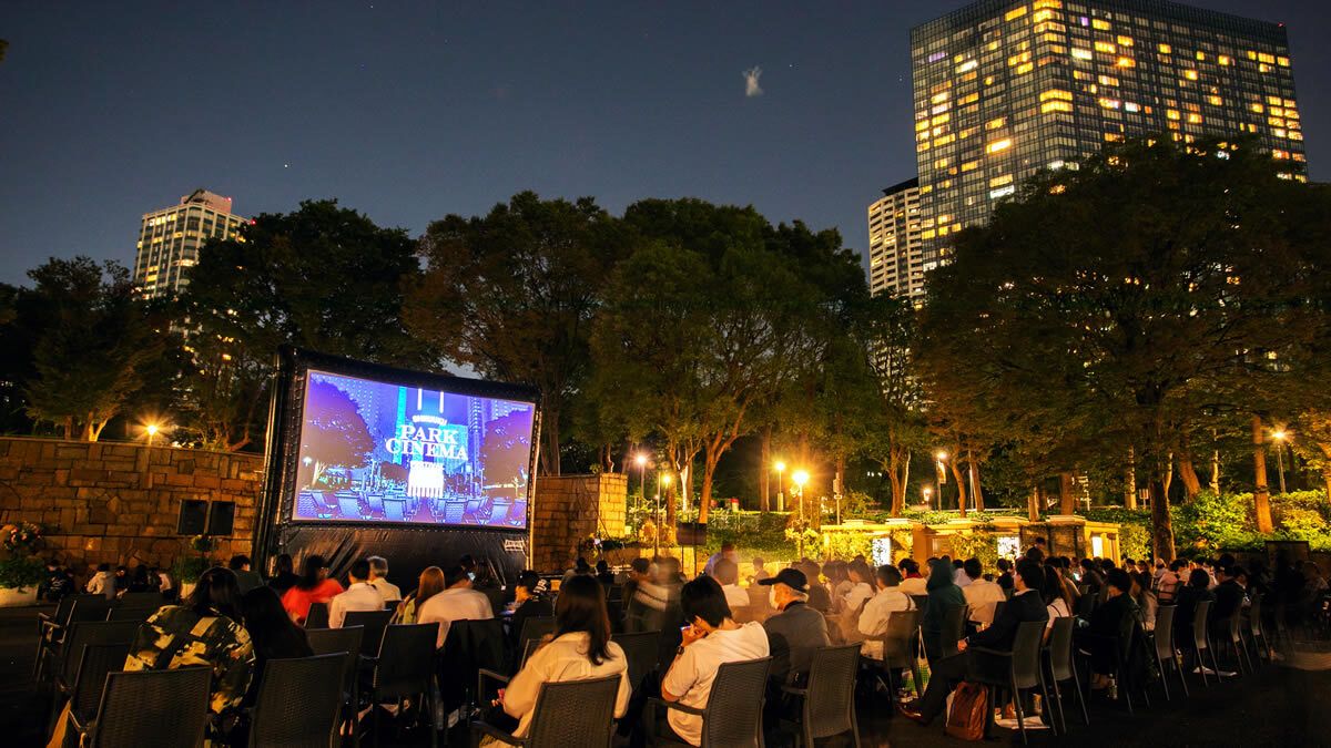 event_checker's tweet photo. 星空の下で映画を楽しむ3日間🎬 

「新宿パークシネマフェスティバル」開催

ニュー・シネマ・パラダイス
ラ・ラ・ランド
シング・ストリート を日替わりで上映

上映前の音楽ライブや
映画にちなんだフードも楽しめます

📅 10/7(水)-9(金) 
📍 東京・新宿中央公園
🎟 入場＆観覧無料

→ https://t.co/0F4tVEei8P