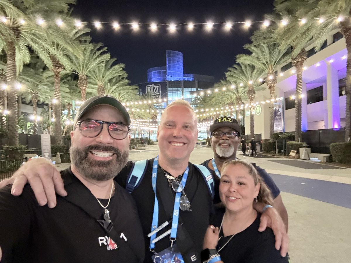 spacecpm's tweet photo. Goodbye Blizzcon it was fun! Team Swifty sigining off, see you all online!  #forever #blizzcon @SwiftyiRL @A52Ava https://t.co/al4KBHfJVH