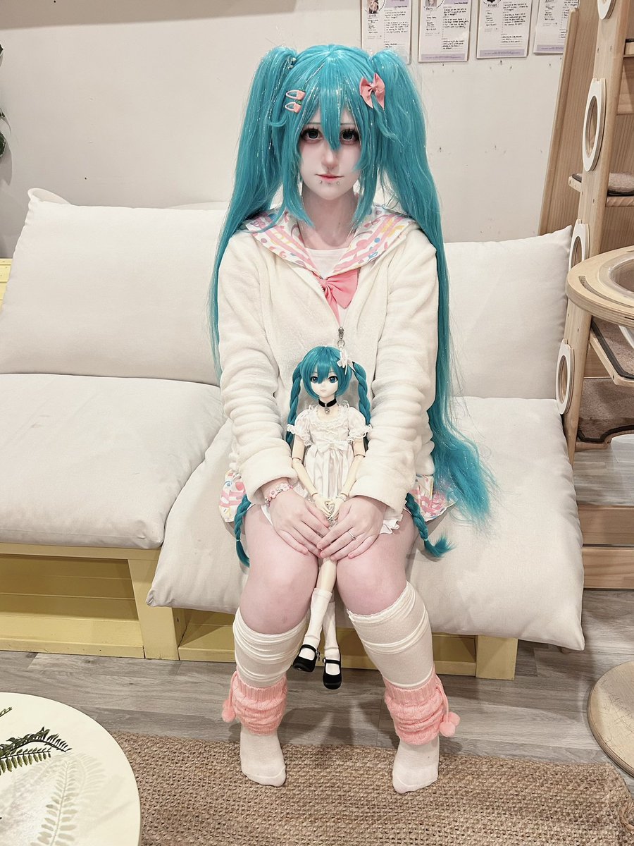 shironemii's tweet photo. miku cosplay yayyy ^_^ https://t.co/OQi7r7Ktij