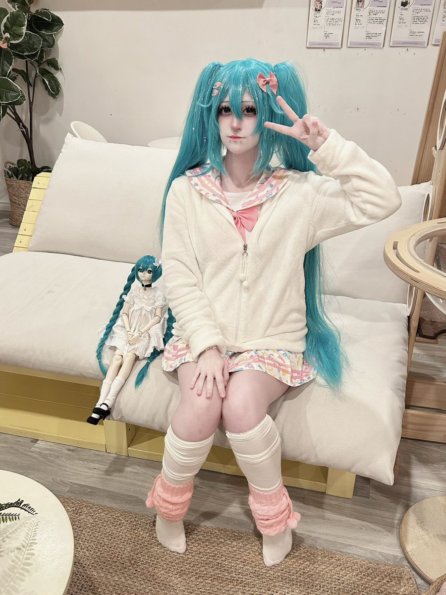 shironemii's tweet photo. miku cosplay yayyy ^_^ https://t.co/OQi7r7Ktij