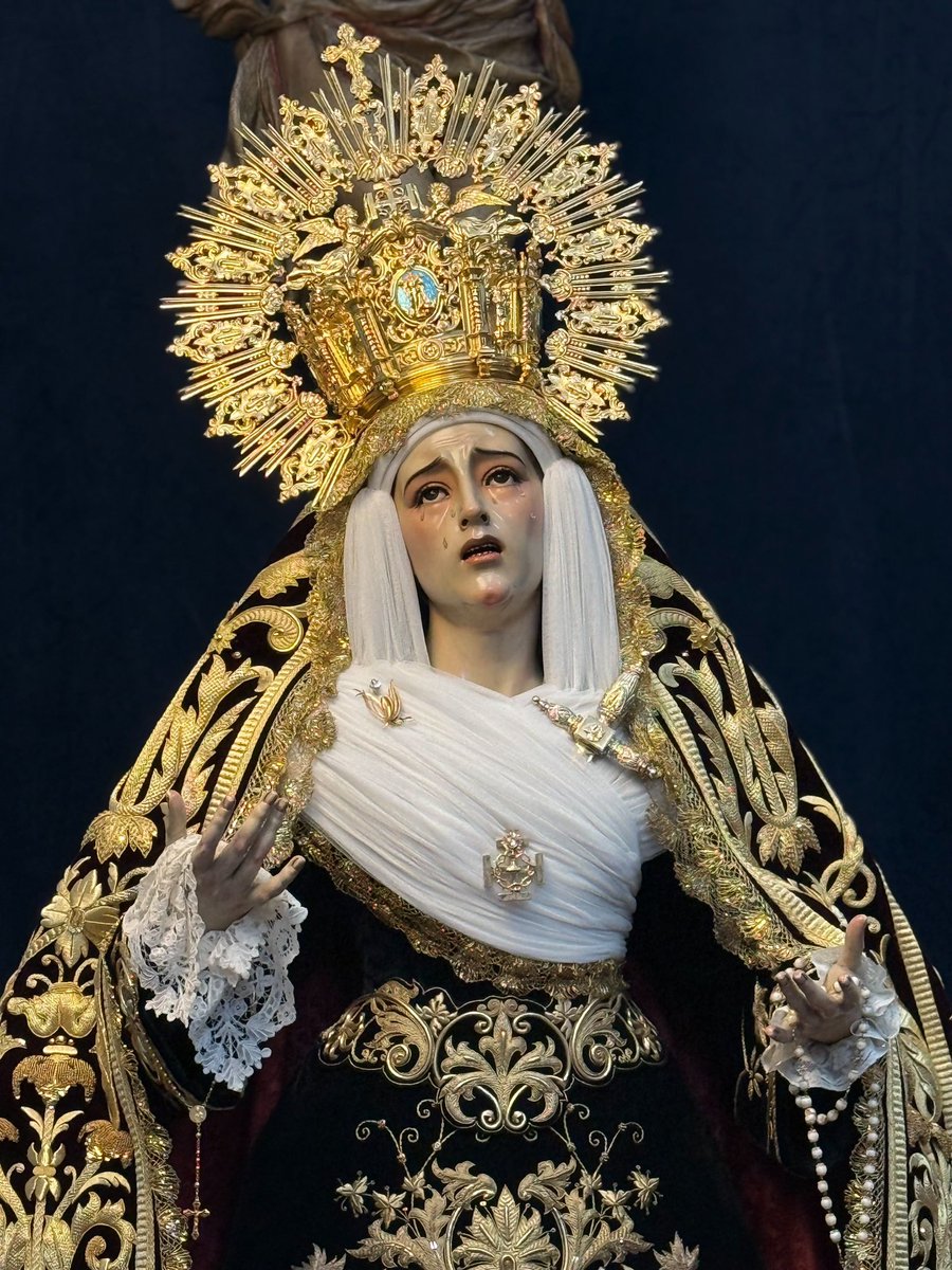 info_cofrade's tweet photo. ⚫️ Nuestra Señora de los Dolores de Santa Cruz vestida para sus próximos cultos. #MultaeMisericordiaeEiusSunt #SantaCruz26 

📸: @HdaddeSantaCruz https://t.co/iL77bDZtuX
