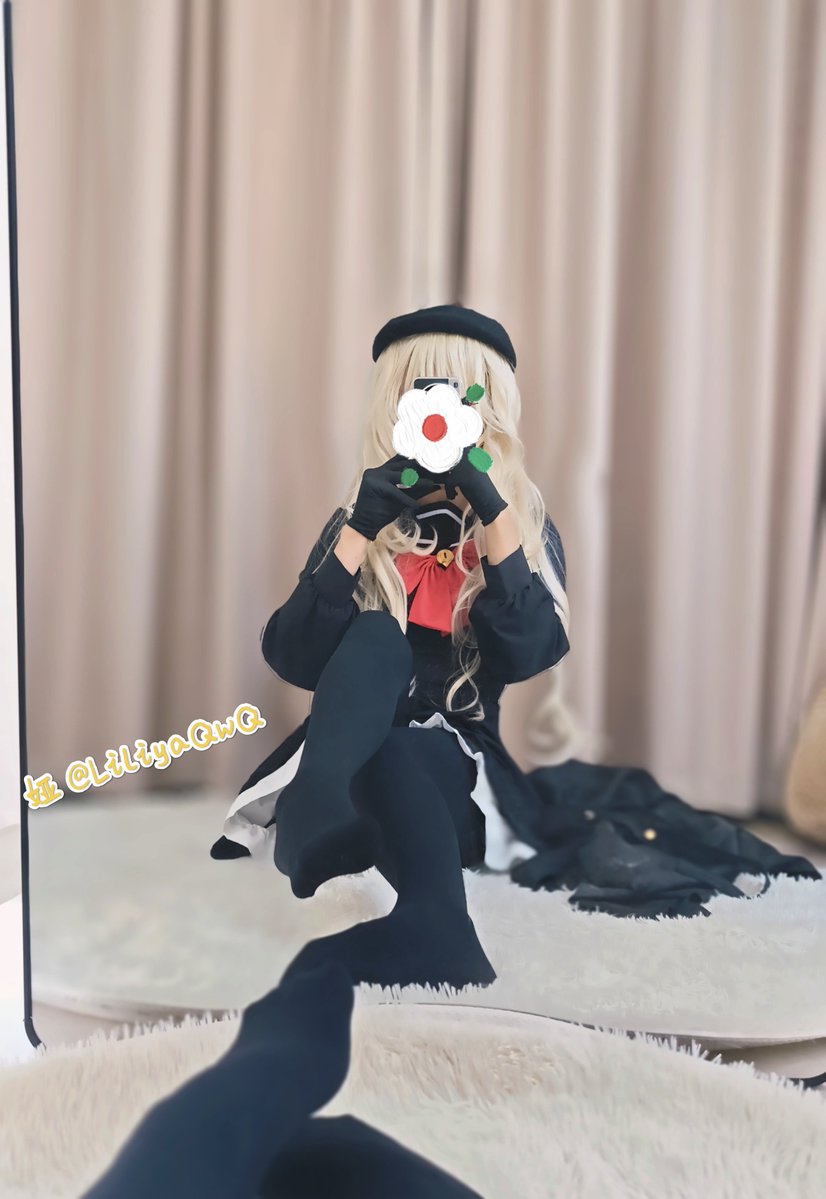 LiliyaQwQ's tweet photo. 想吃还是想被踩 https://t.co/9t28aklMn5