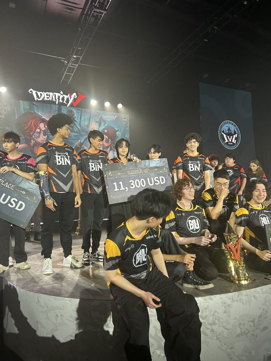 s1lverse's tweet photo. a few photos i took from ivc venue https://t.co/B6TvUlR1Ei