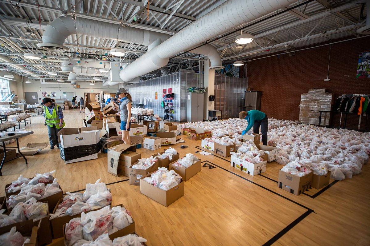 aellz874036's tweet photo. Spent the morning at the local food bank packing meals for unhoused neighbors—small acts add up to big warmth. https://t.co/vTho0sSNo2