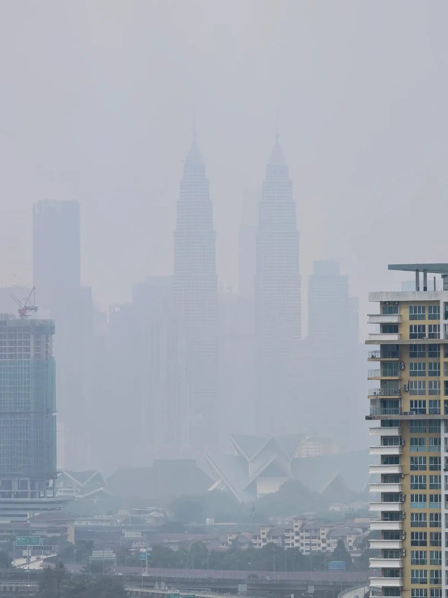 komisarisnetzen's tweet photo. UPDATE KONDISI MALAYSIA HARI INI

ASAP PEKAT MASIH MENYELIMUTI DAN BERBAHAYA

📍Kual Lumpur (14/09/2026) https://t.co/7Jix7zrXrw