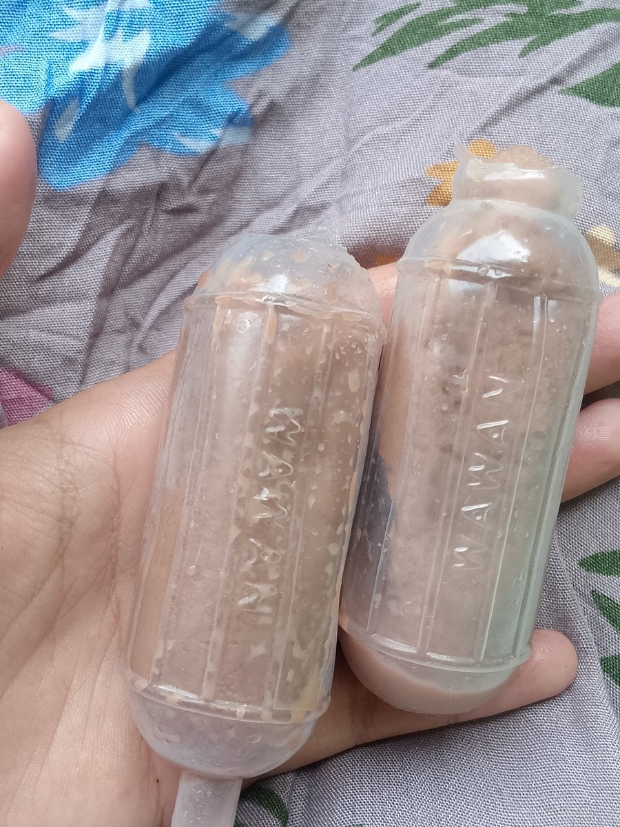 flowerrwitch's tweet photo. enakk pwolll 😋

bagi yang know ingpokan gmn cara buat n ingredients apa ajah yang ada di es wawan enihh enak bgett woyyy 😭😭

top tier rasa es wawan terenak (imo) :
1. coklat
2. anggur (?) yang ungu 
3. stroberi https://t.co/crQDEuY7Uw