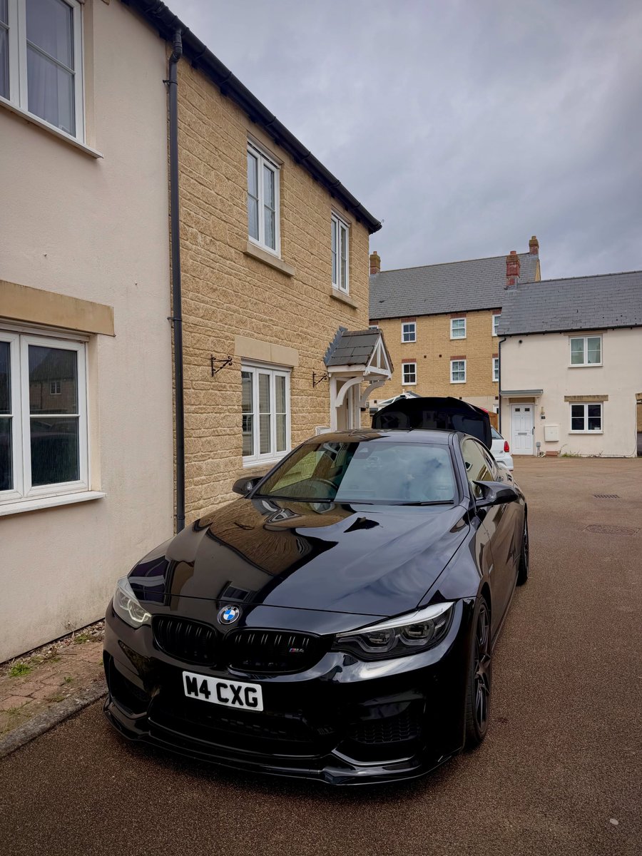 MaynardLohyz9v's tweet photo. Swipe for father and son Bimmers. https://t.co/B5mI5eHTxu