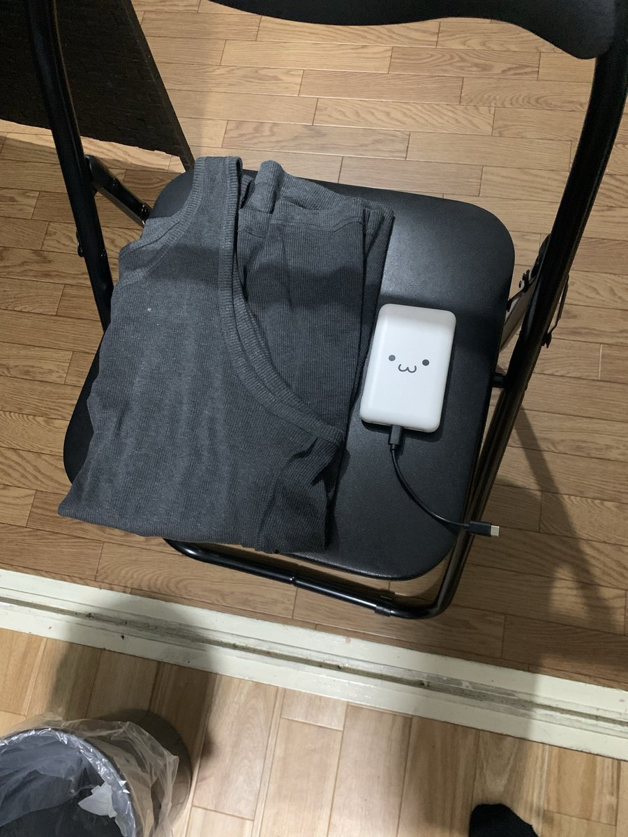 zams_studio2's tweet photo. 週末ご来店された方の忘れ物です
お預かりして保管しておりますので
心当たりのある方は連絡帳までご連絡ください https://t.co/5FfGMOx1JA