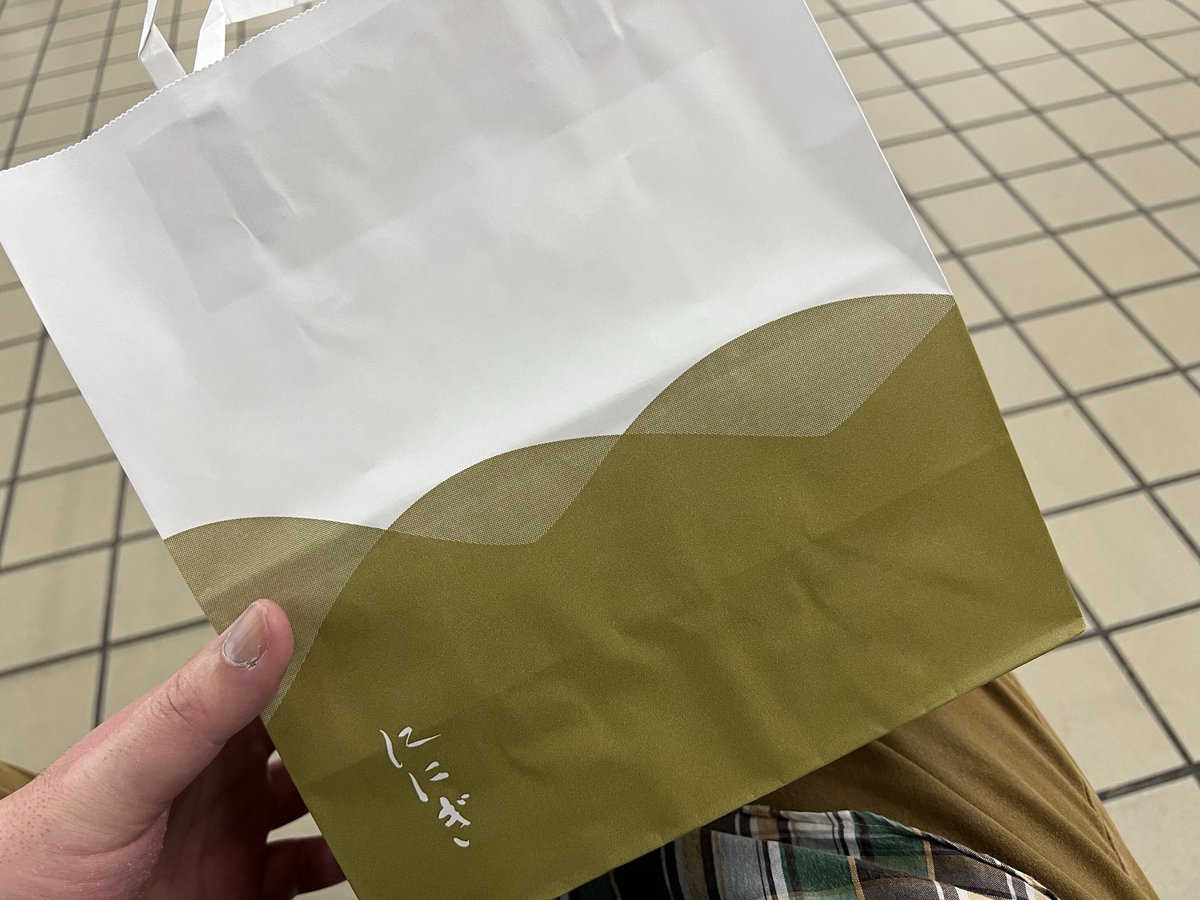 donsuzuki's tweet photo. お土産も買ったから帰る https://t.co/XLPhWRFRTB