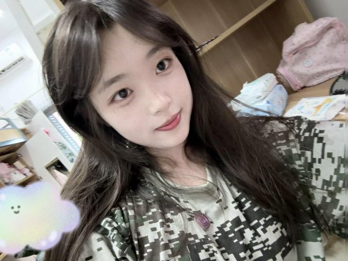 CanataGabriela's tweet photo. 有爸爸要来锐评我20岁的福嘛🥺                                                

心情不好来X发泄了   

真没有🚪  流言1我真的给呀 https://t.co/jqwl8befZy